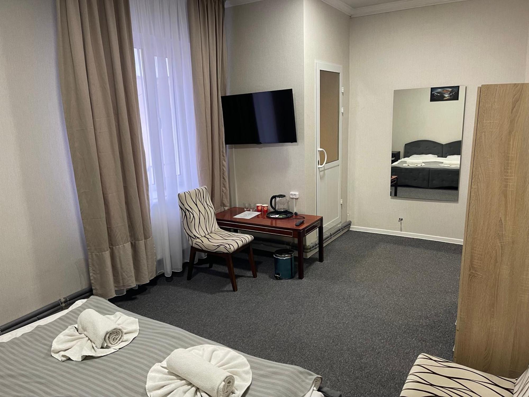 Medelean Hotel Comrat Eksteriør bilde