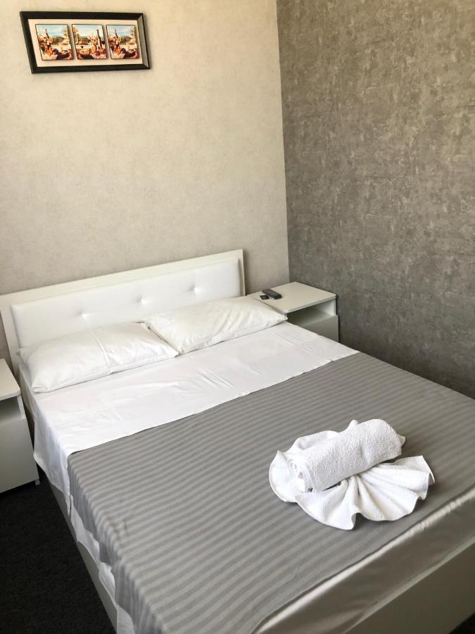 Medelean Hotel Comrat Eksteriør bilde