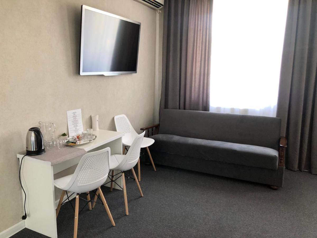 Medelean Hotel Comrat Eksteriør bilde